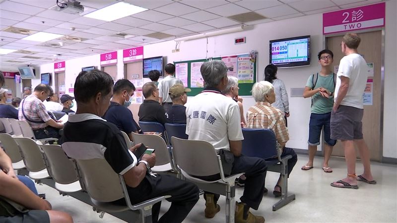 春節流感腹瀉大降3成!昨近4500人急診