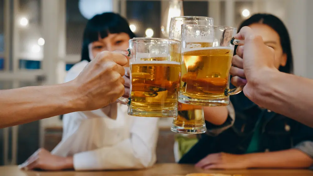 尾牙季必看!營養師傳授3階段飲酒公式 助你保持清醒、護健康 尾牙季必看!營養師傳授3階段飲酒公式 助你保持清醒、護健康