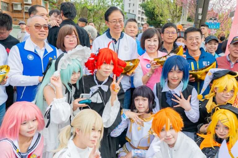 張善政領軍龍潭迎古董！26隊創意踩街傳遞年節喜氣