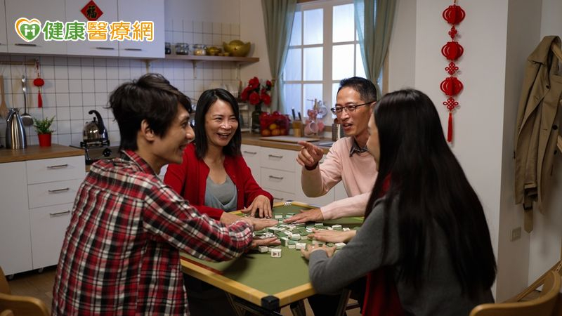 春節桌遊玩不停?「簡單伸展」與「休息」降低痠痛感