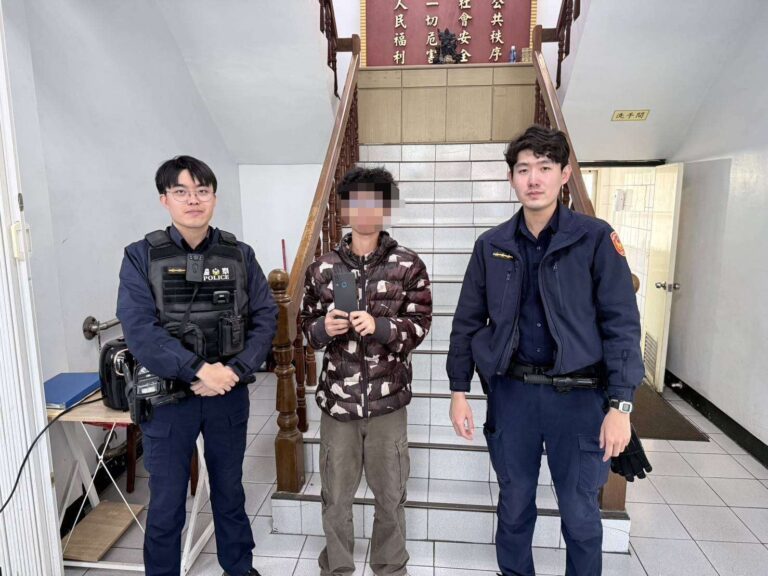 菲籍男手機掉公車急報案 大園警積極聯繫客運順利找回
