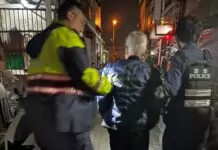 7旬翁1原因倒臥路旁發抖 大園警暖心伸援送返家 7旬翁1原因倒臥路旁發抖 大園警暖心伸援送返家