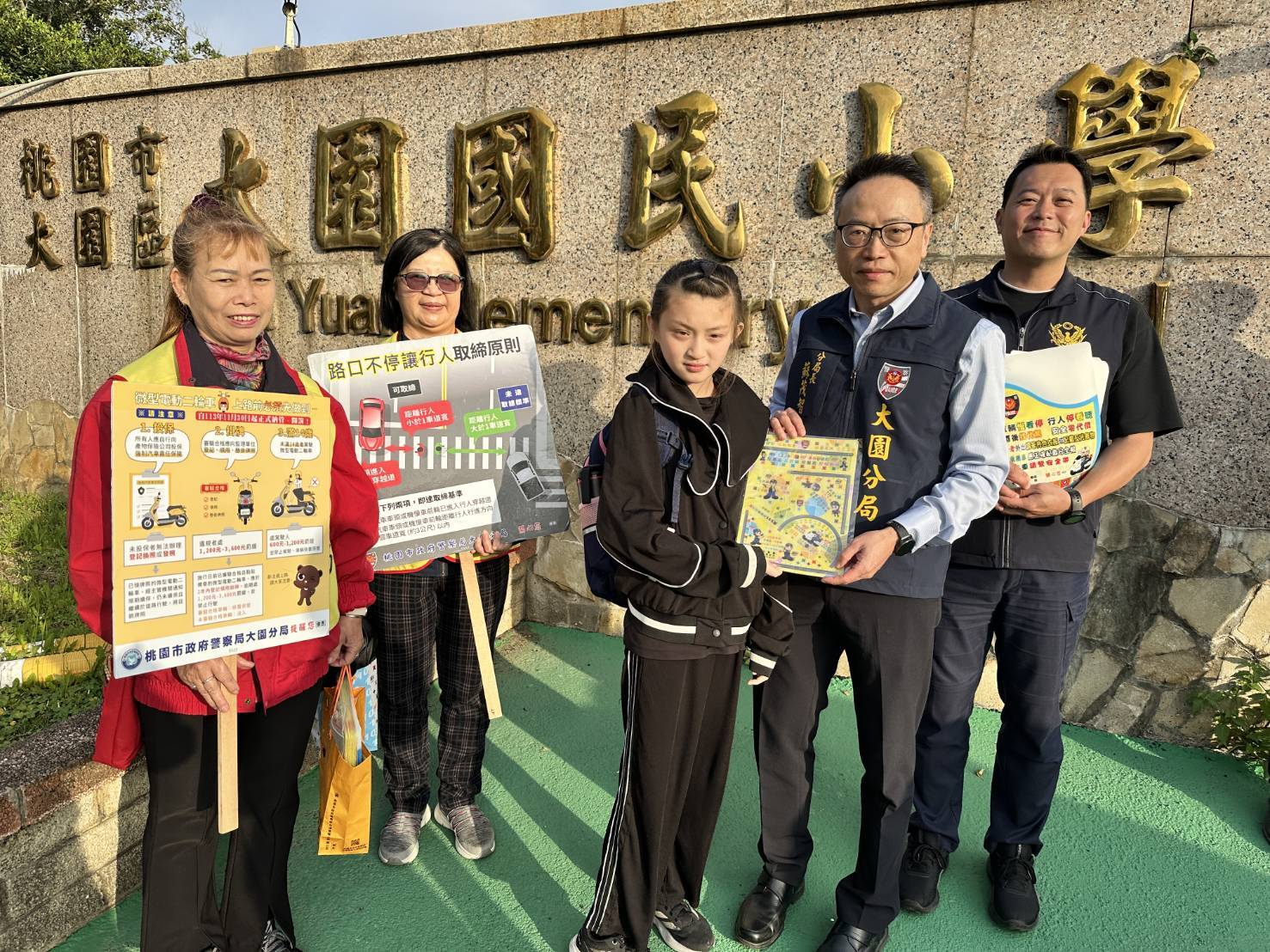 大園警加強交通疏導 學童安心迎接開學 429080 0