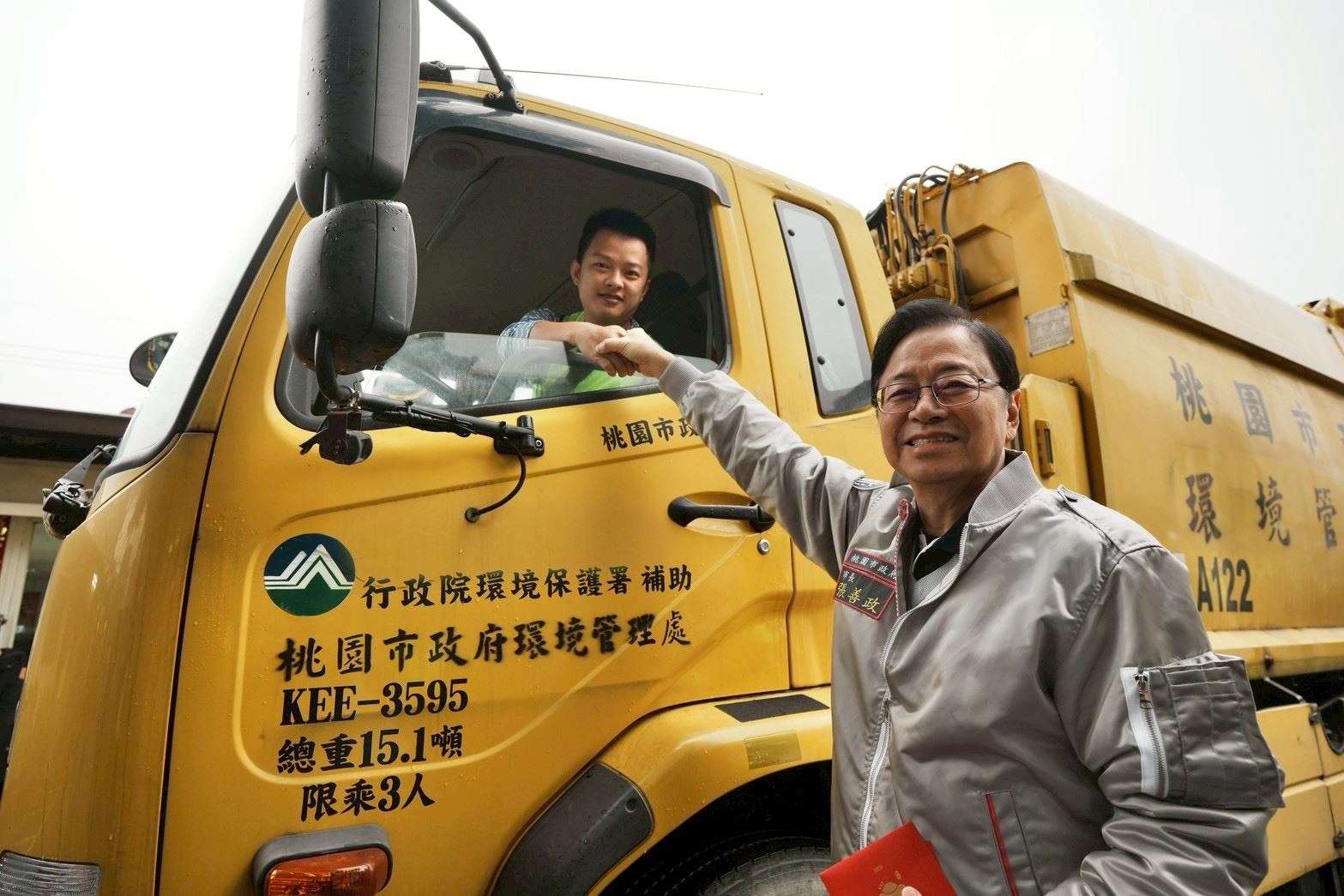 桃市垃圾初四全面恢復收運 張善政親赴清潔中隊致贈慰勞品