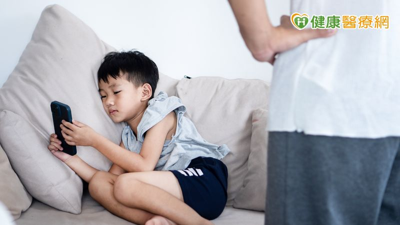 如何在數位時代守護兒少心理健康?專家揭「限制3C使用」已不足