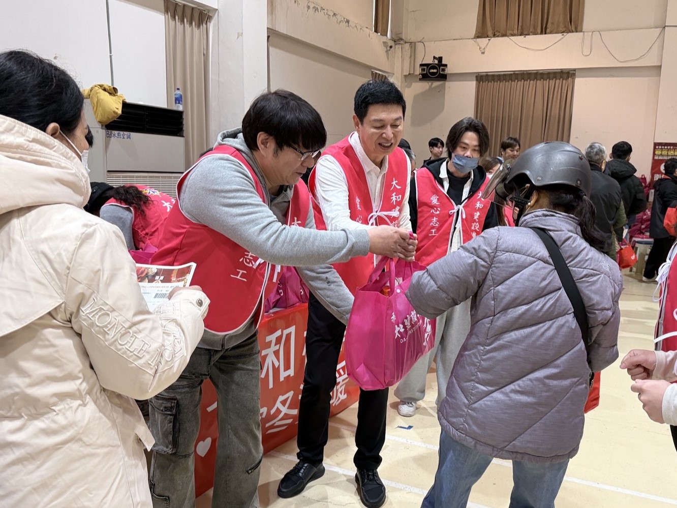 歲末關懷物資發放 大和建設機構溫馨陪伴弱勢迎新年 454796 0