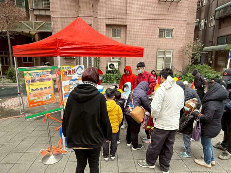 桃消幼獅分隊前進社區宣導!帶親子射水打靶提升滅火實作能力