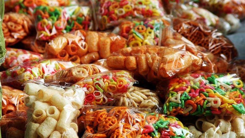 過年嘴饞想吃零食?醫師教3招減少血糖暴衝機會