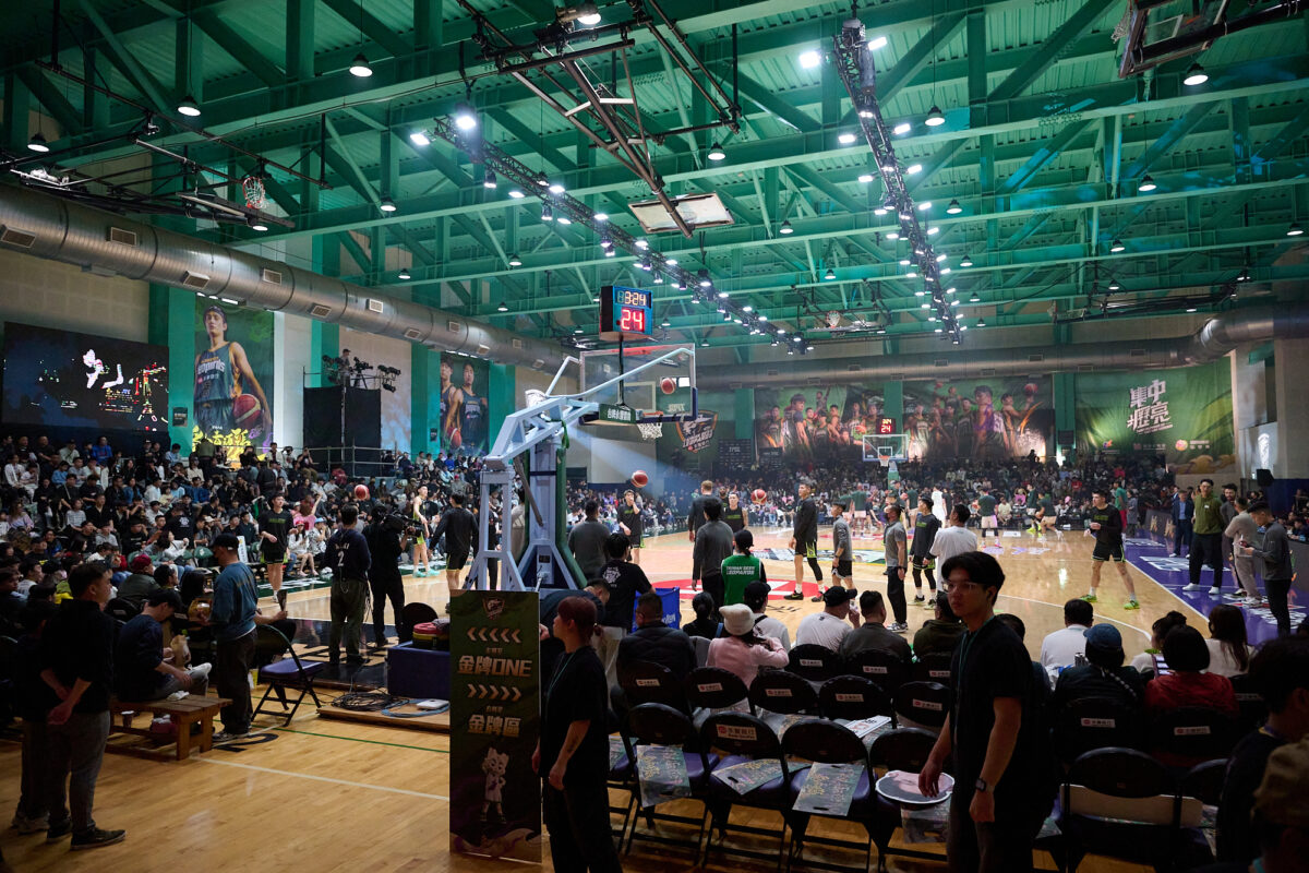 雲豹情人節主題週湧入滿場球迷 韓籍電豹女化身愛神應援助陣 533