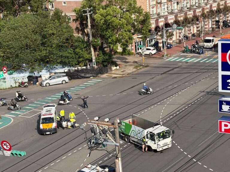 龜山資收車、機車碰撞！女騎士受傷送醫 里長急上前指揮交通