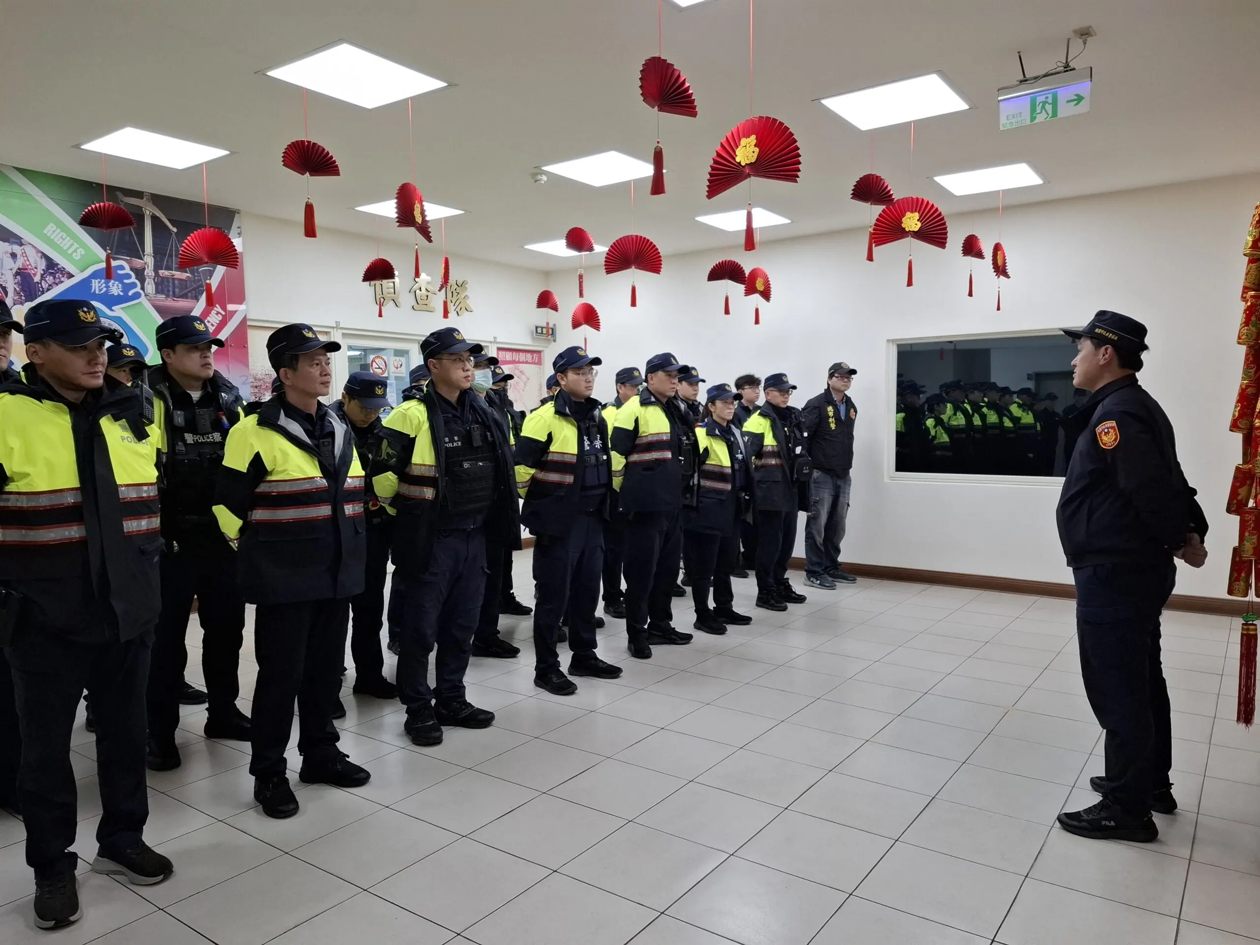 龜山警動員60人前進治安熱點 年節前守護公共安全 龜山警動員60人前進治安熱點 年節前守護公共安全