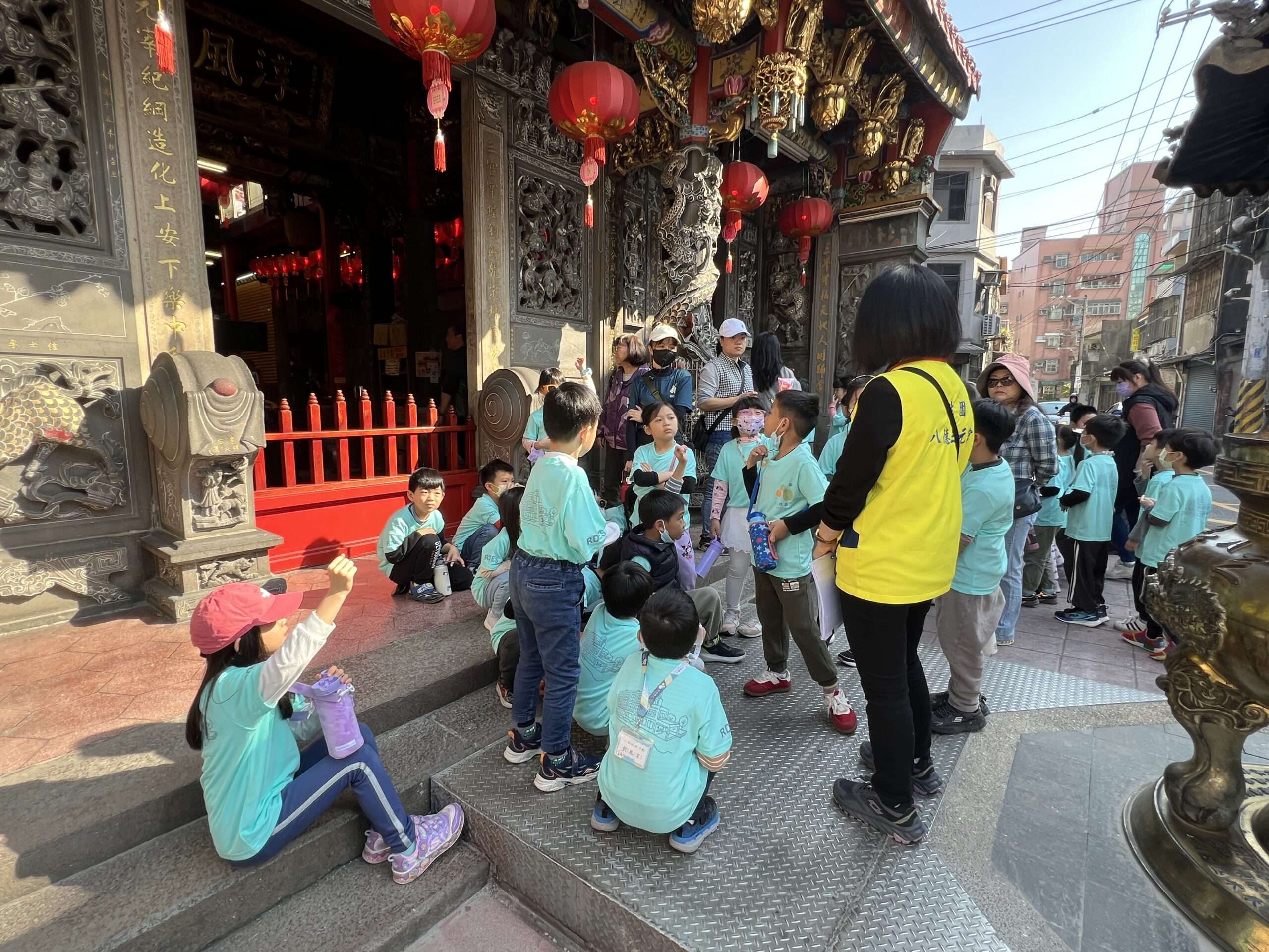 八德仁德國小社區踏查 學生化身自然偵探走訪興豐公園體驗生態