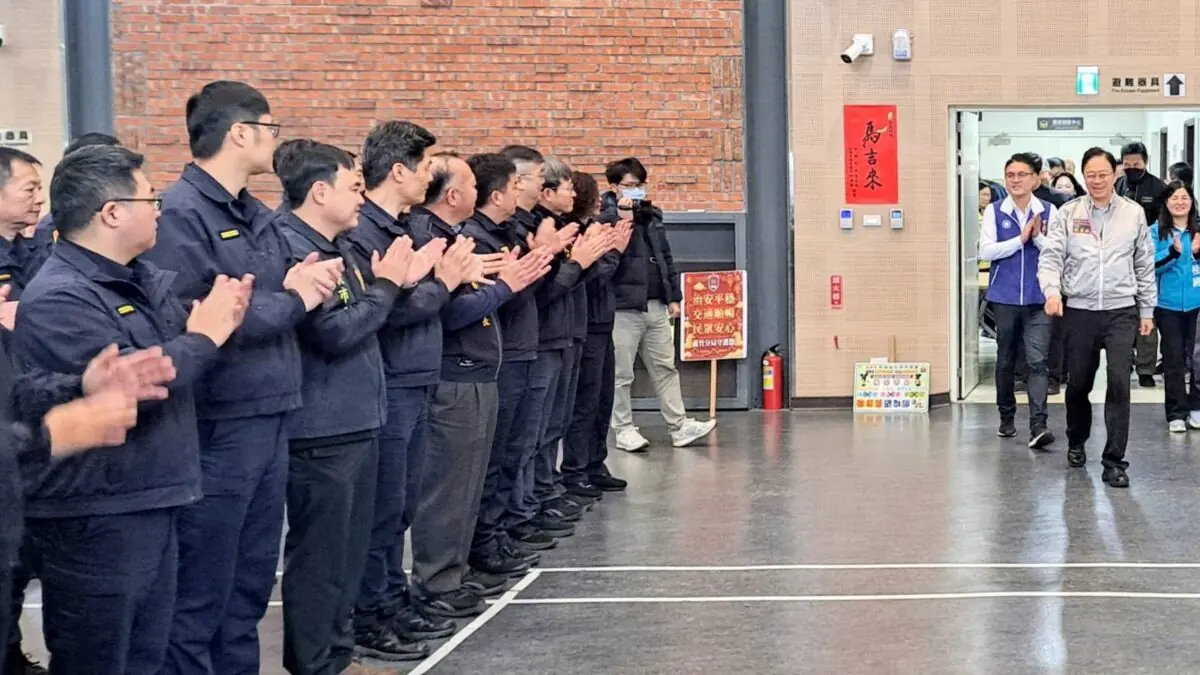 蘆竹警春節維安不打烊!張善政親贈慰問品肯定奉獻 765809