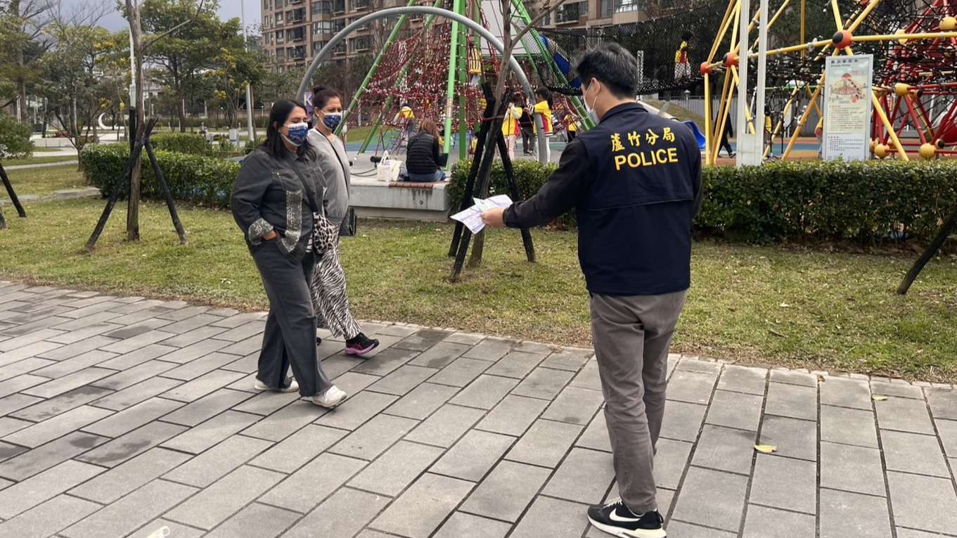 蘆竹警前進購物中心宣導防詐 啟動多國語言機制守護春節平安