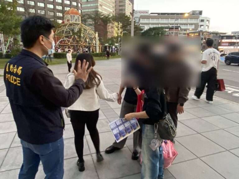 台茂情人節上演無人機秀 蘆竹警多語宣導防外籍移工誤觸法