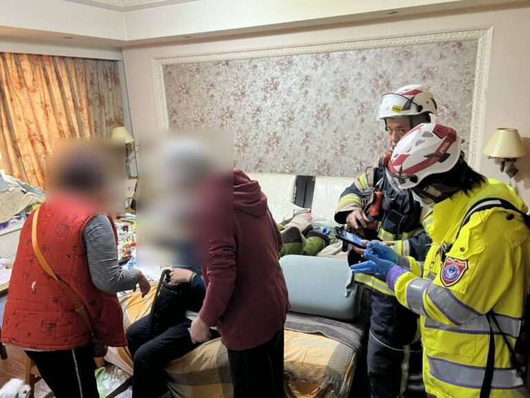 蘆竹老婦過年失聯 警消破門驚見她血壓飆破200意識模糊