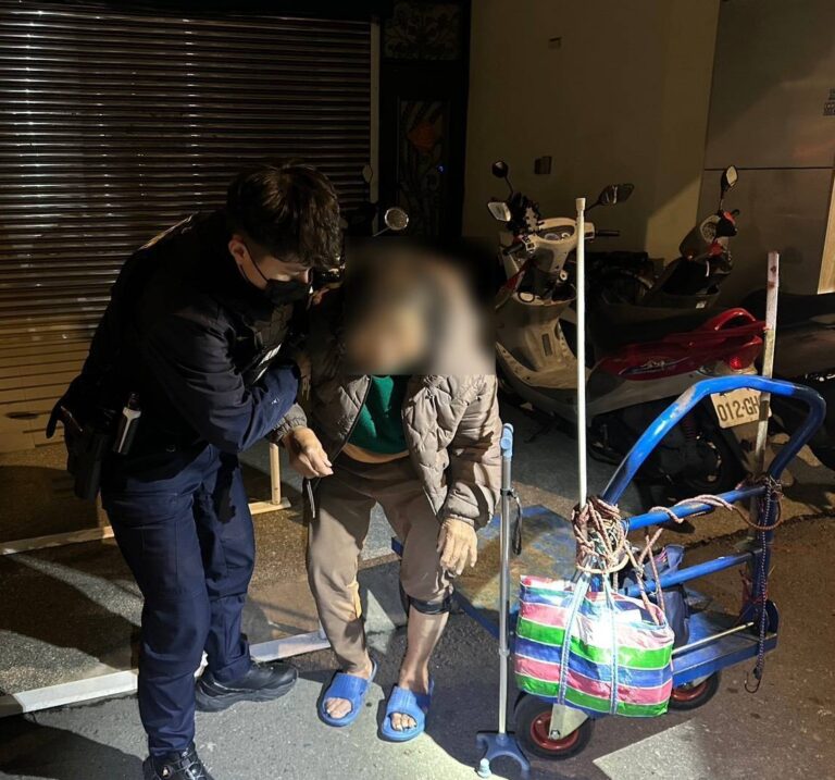 平鎮婦凌晨診所卡位搶頭香 警擔心受寒及時伸援