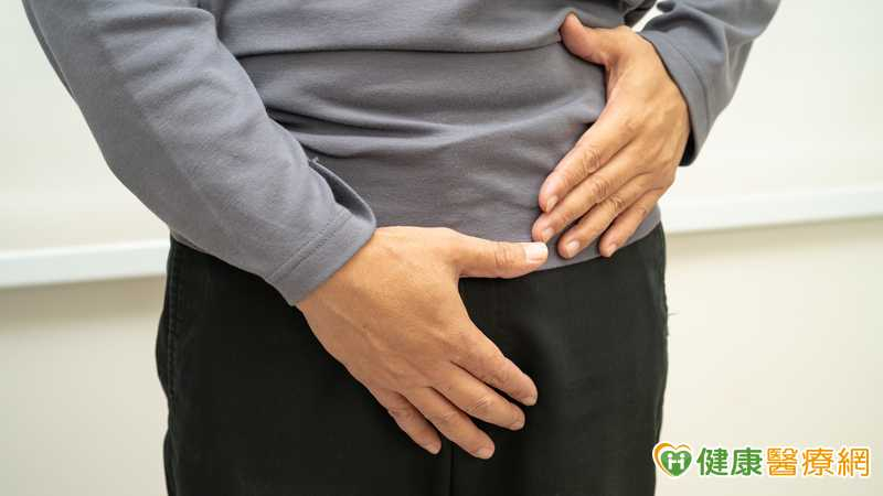 腹部「鼓起一包」別拖 醫:成人疝氣恐腸壞死 治療關鍵一次看