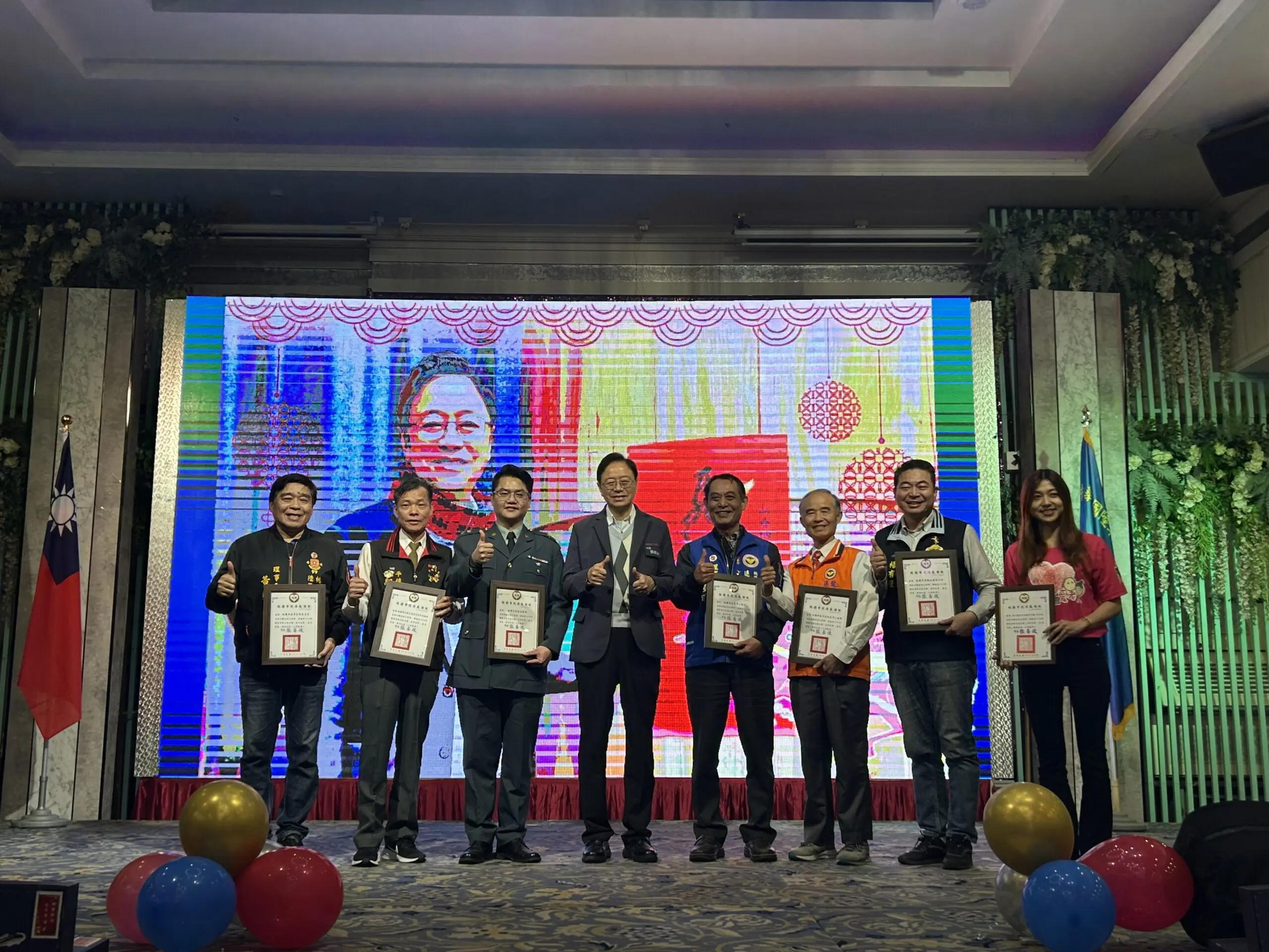 桃園民政局關懷高齡榮民眷 百人歲末圍爐溫馨登場 桃園民政局關懷高齡榮民眷 百人歲末圍爐溫馨登場