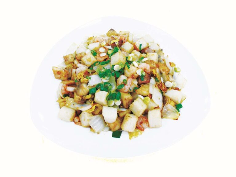 過年蘿蔔糕華麗變身 加入鮮魚與蝦仁拌炒更美味