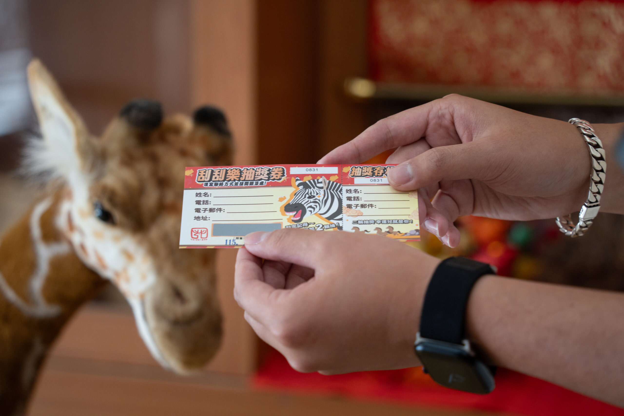 動物園馬年刮刮樂竟抽中「小強標本」 網笑:可以丟了 DSC05866馬年刮刮樂還有第二階段抽獎 有機會獲得長頸鹿偶或是最大獎iphone scaled