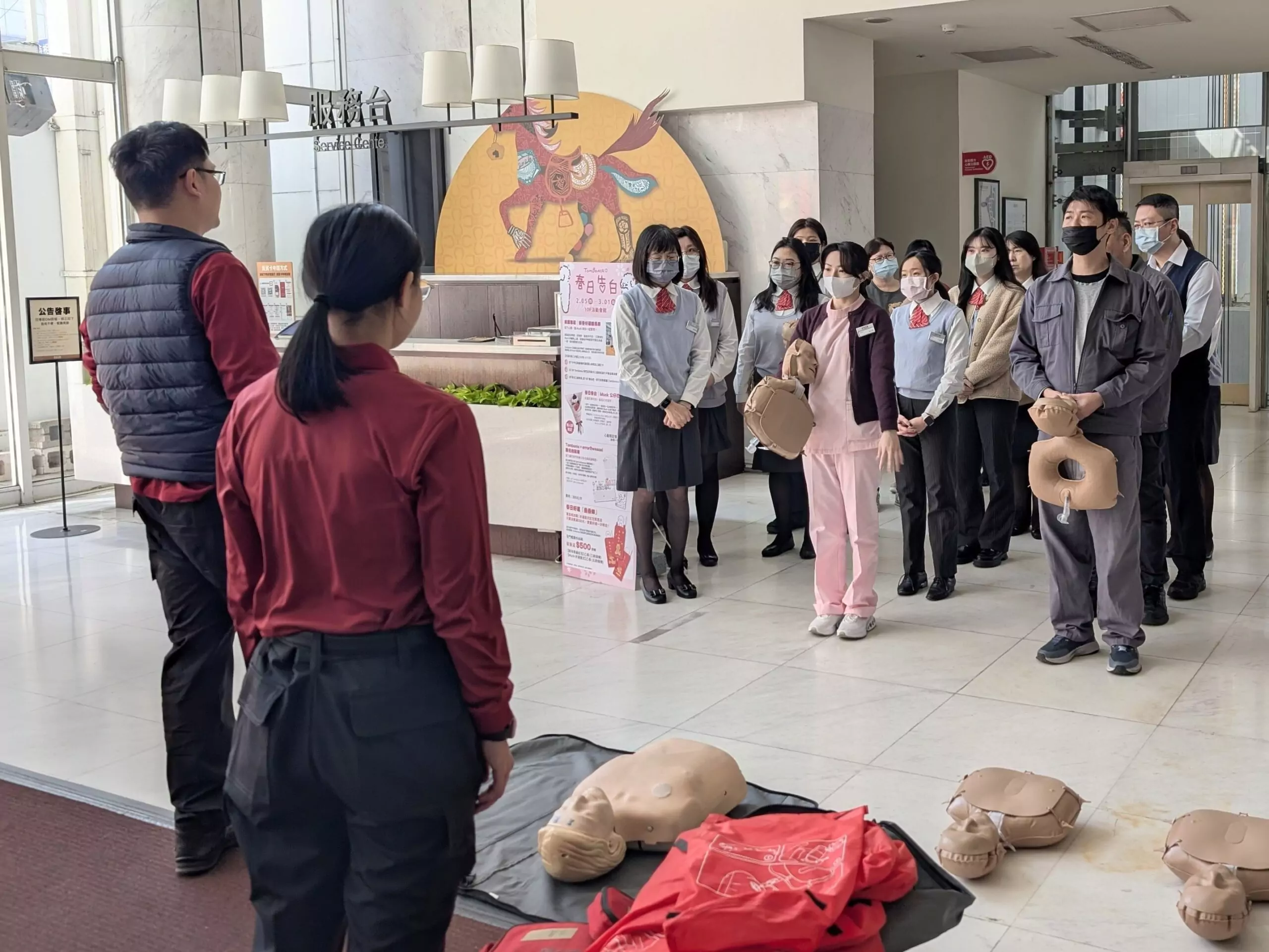 桃消三民分隊前進百貨商場 員工學習急救技能 桃消三民分隊前進百貨商場 員工學習急救技能