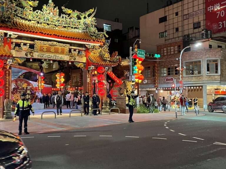 桃園廟宇春節湧參拜人潮 警提醒這些事
