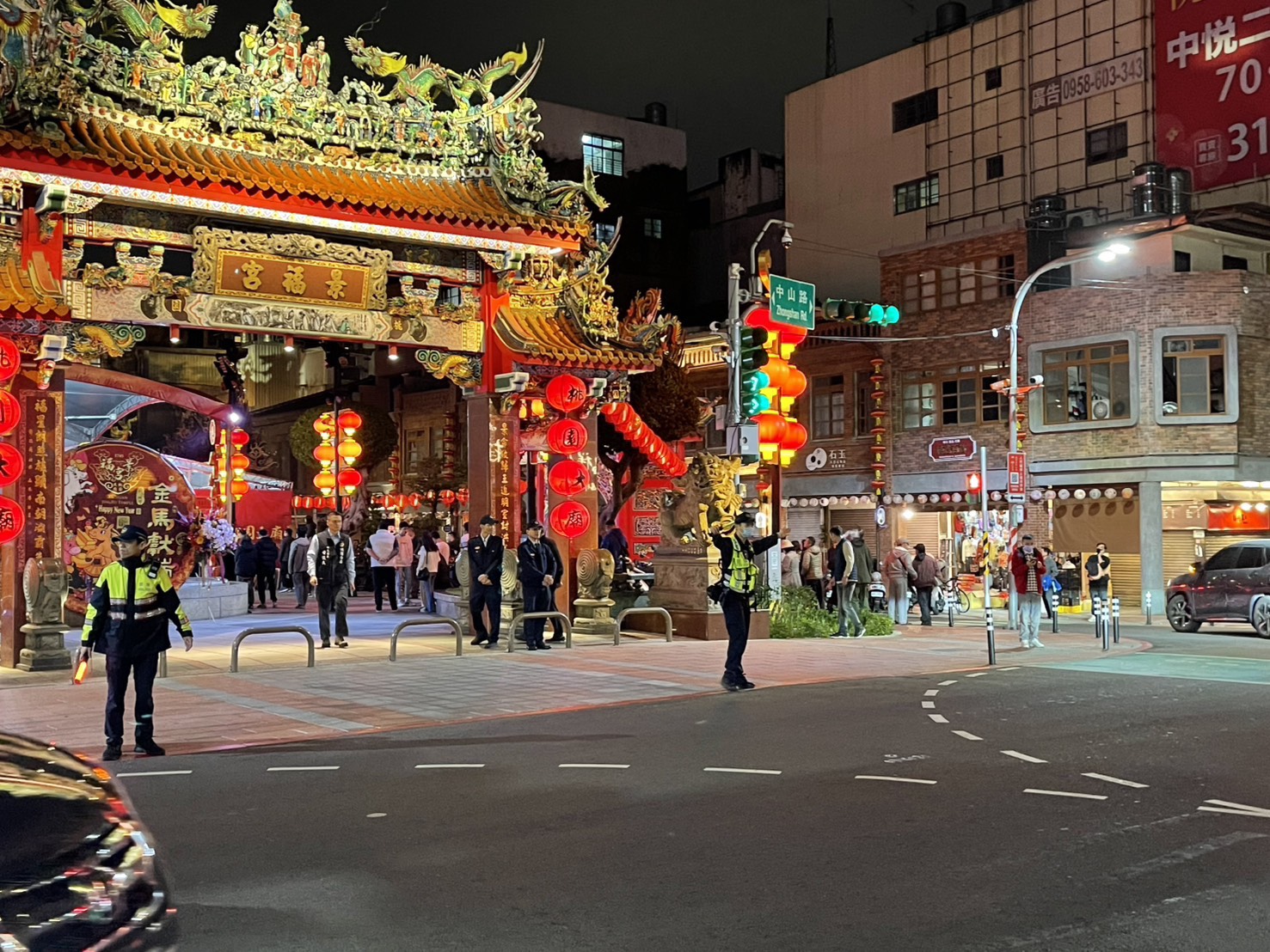 桃園廟宇春節湧參拜人潮 警提醒這些事