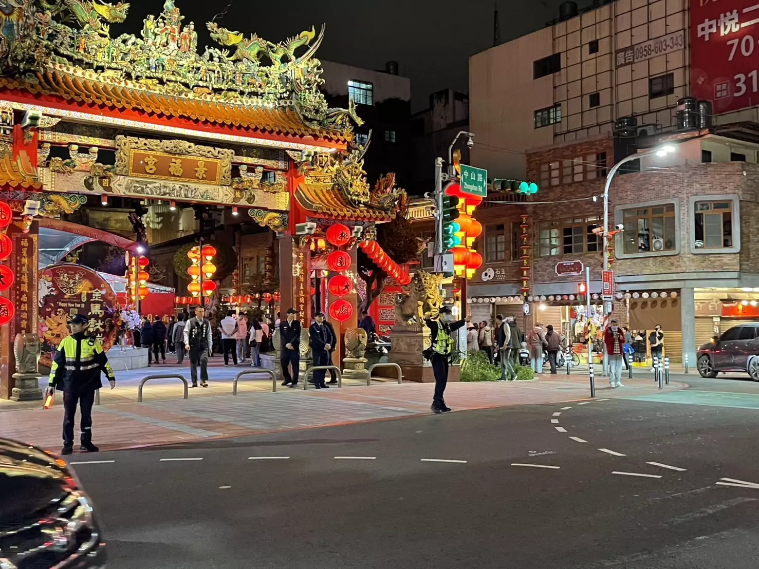 桃園廟宇春節湧參拜人潮 警提醒這些事 桃園廟宇春節湧參拜人潮 警提醒這些事