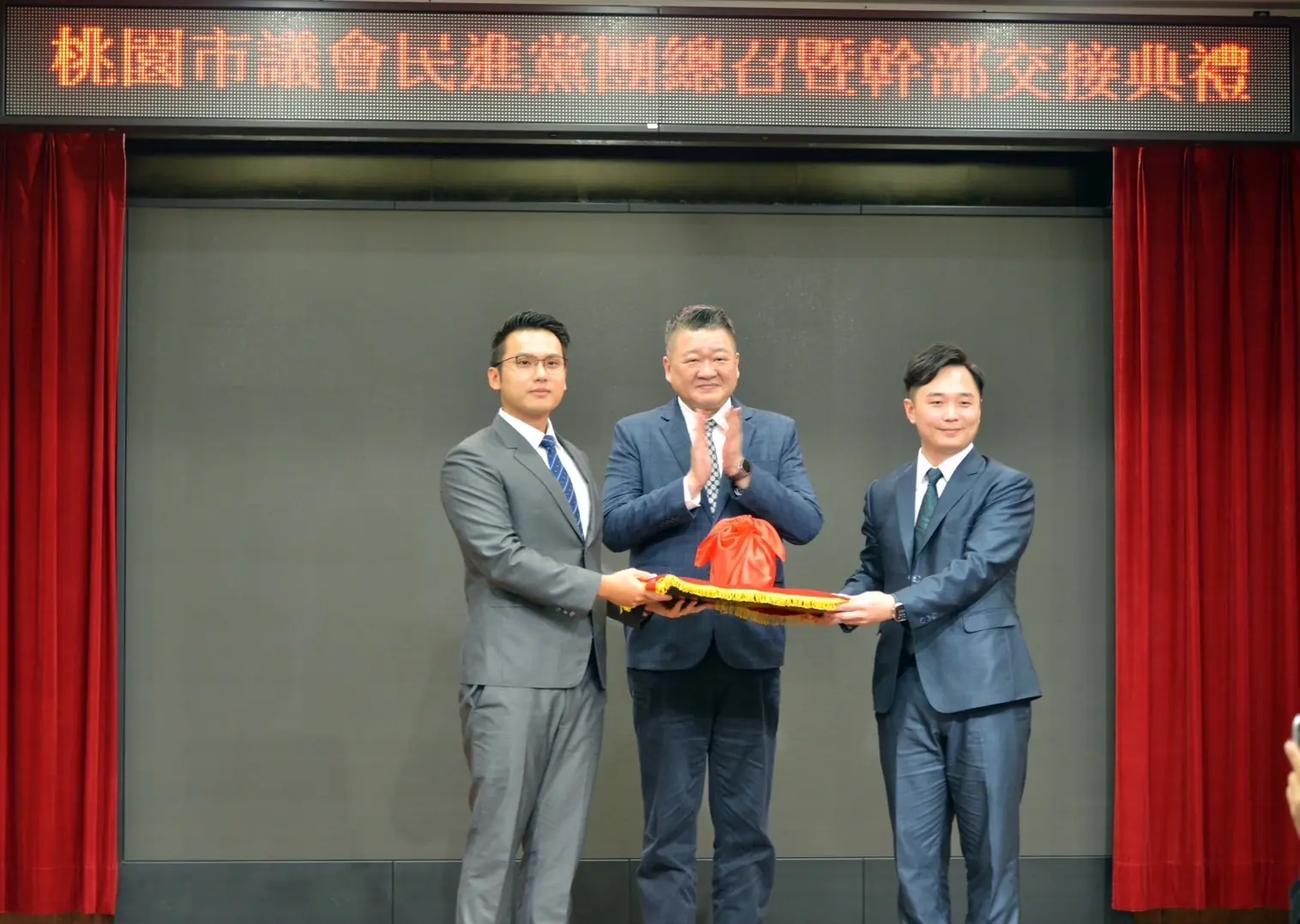 許家睿接任桃議民進黨團總召 盼延續團結為市民發聲 許家睿接任桃議民進黨團總召 盼延續團結為市民發聲