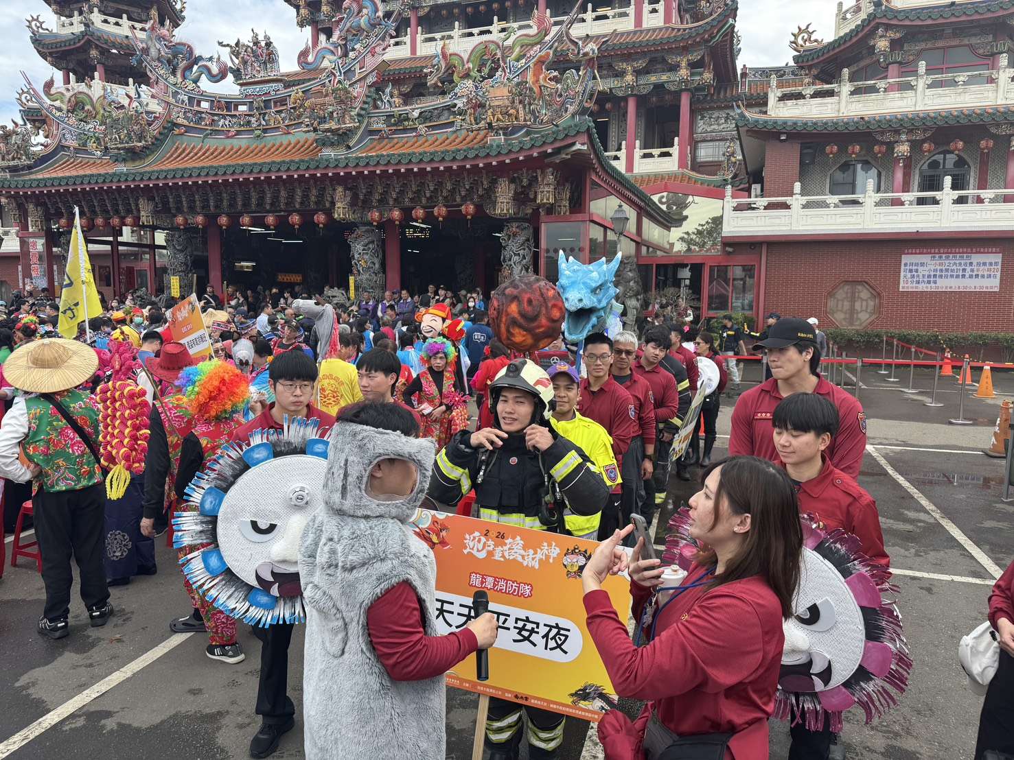 龍潭消防打造藍色守護神龍 響應迎古董接財神踩街盛事 S 16662559 0
