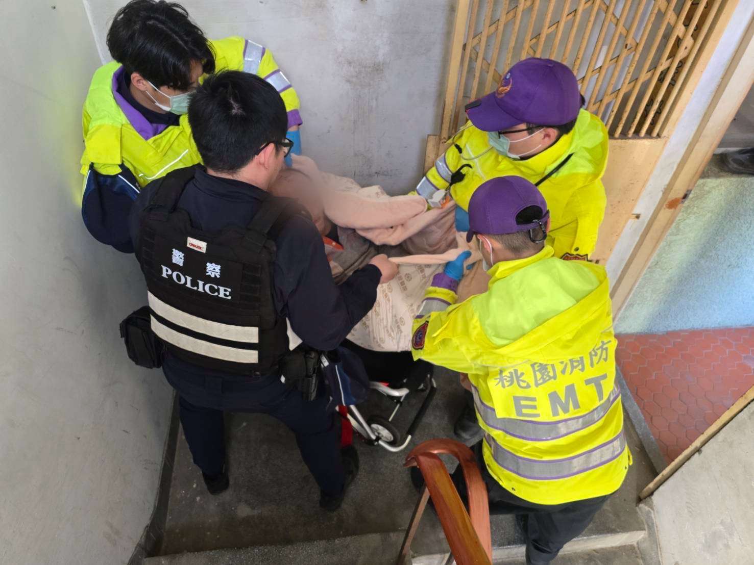 龜山獨居翁跌倒無人知!愛心便當成救命關鍵 警民協力及時伸援