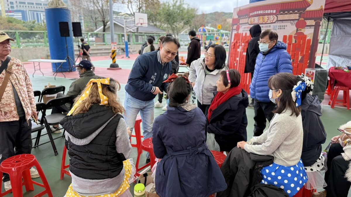 桃園電子報三民公園馬年愛心揮毫 交通大隊籲民眾春節落實反詐與用路秩序 S 49668107