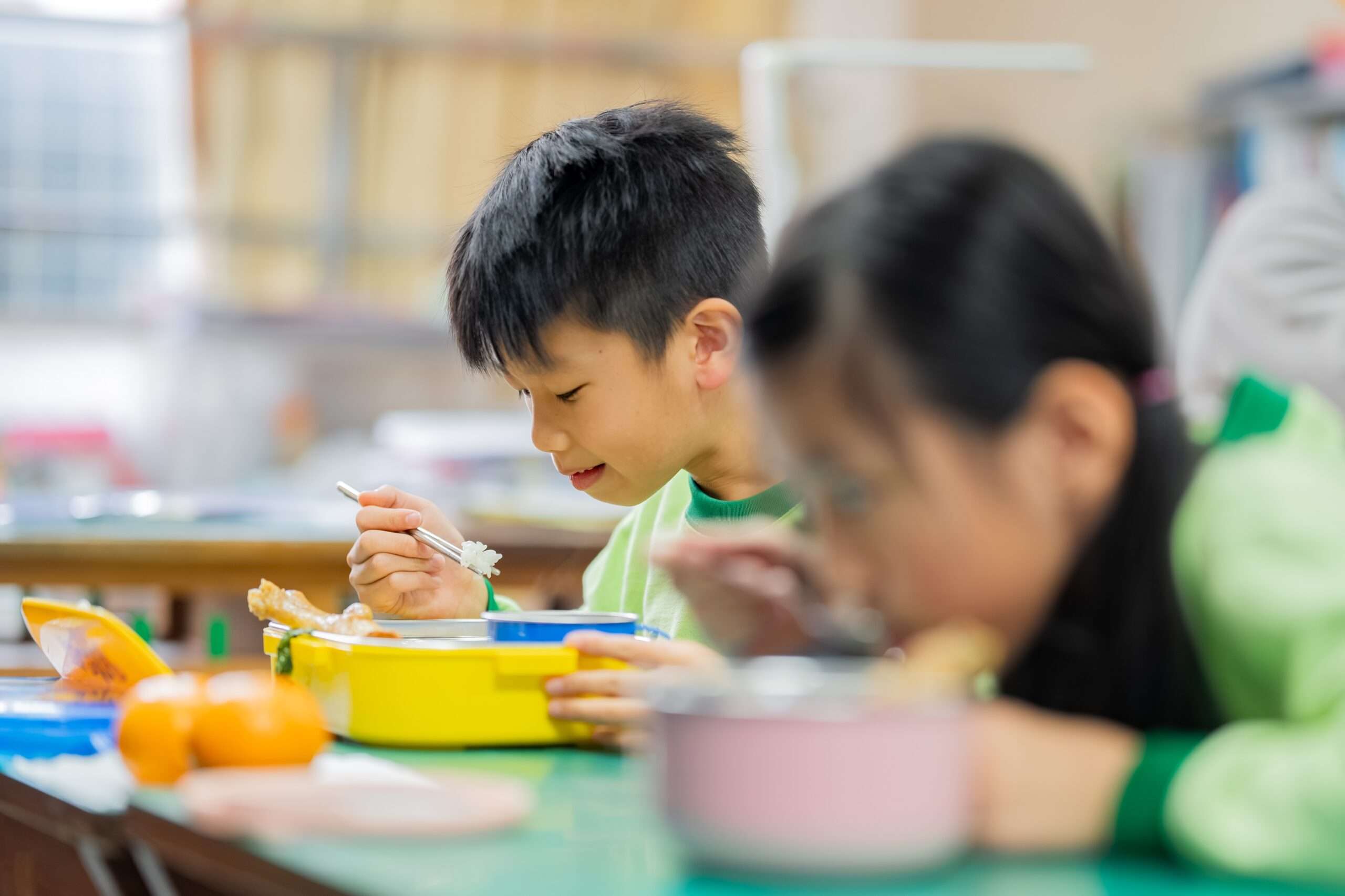 張善政陪學童享用營養午餐 承諾為食安嚴格把關 S 51273774 0 0 scaled