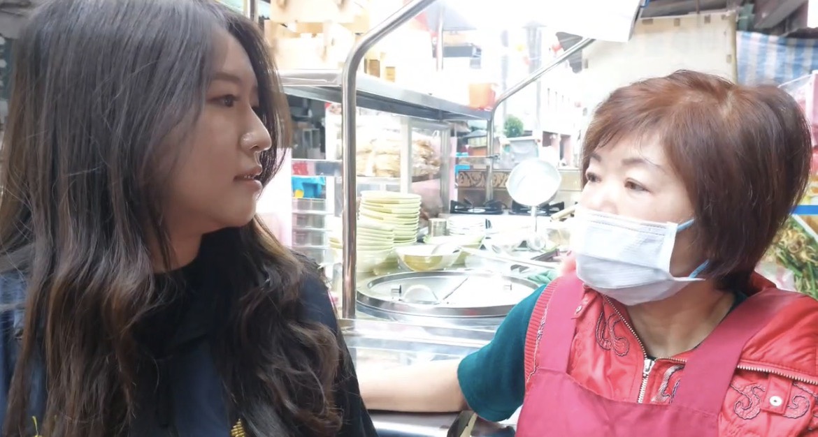 千萬房東遭詐騙一無所有 桃警現身麵攤幫洗菜挺重生 S 70680578