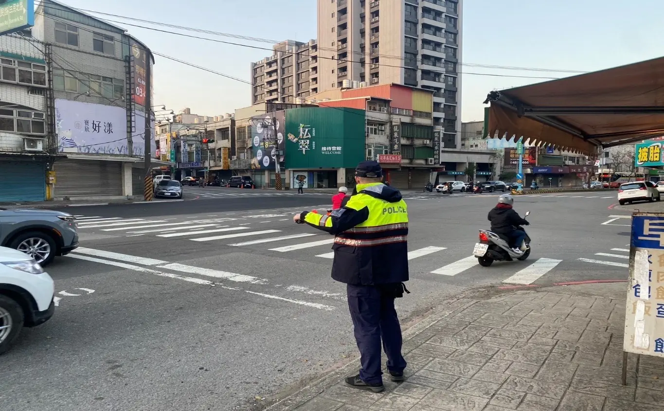 楊梅警曝春節出遊替代道路 旅途更順暢 楊梅警曝春節出遊替代道路 旅途更順暢