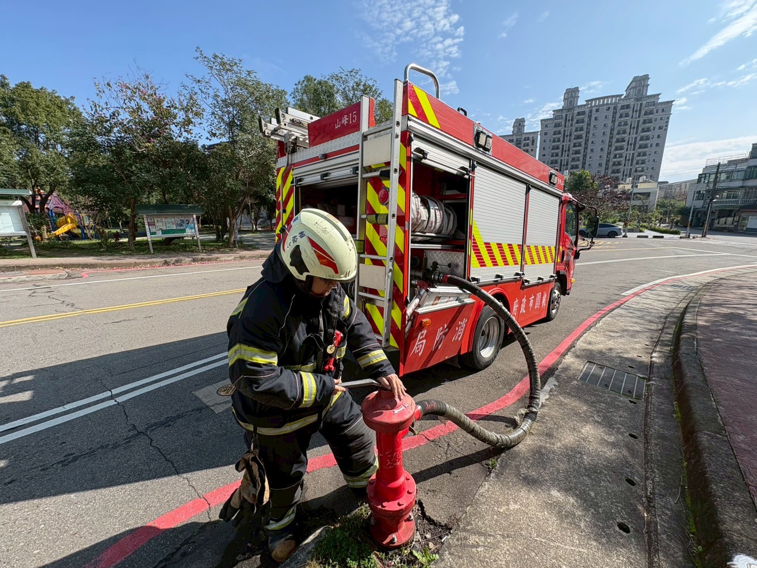 桃消平鎮分隊前進家樂福平鎮店 火警演練逼真登場