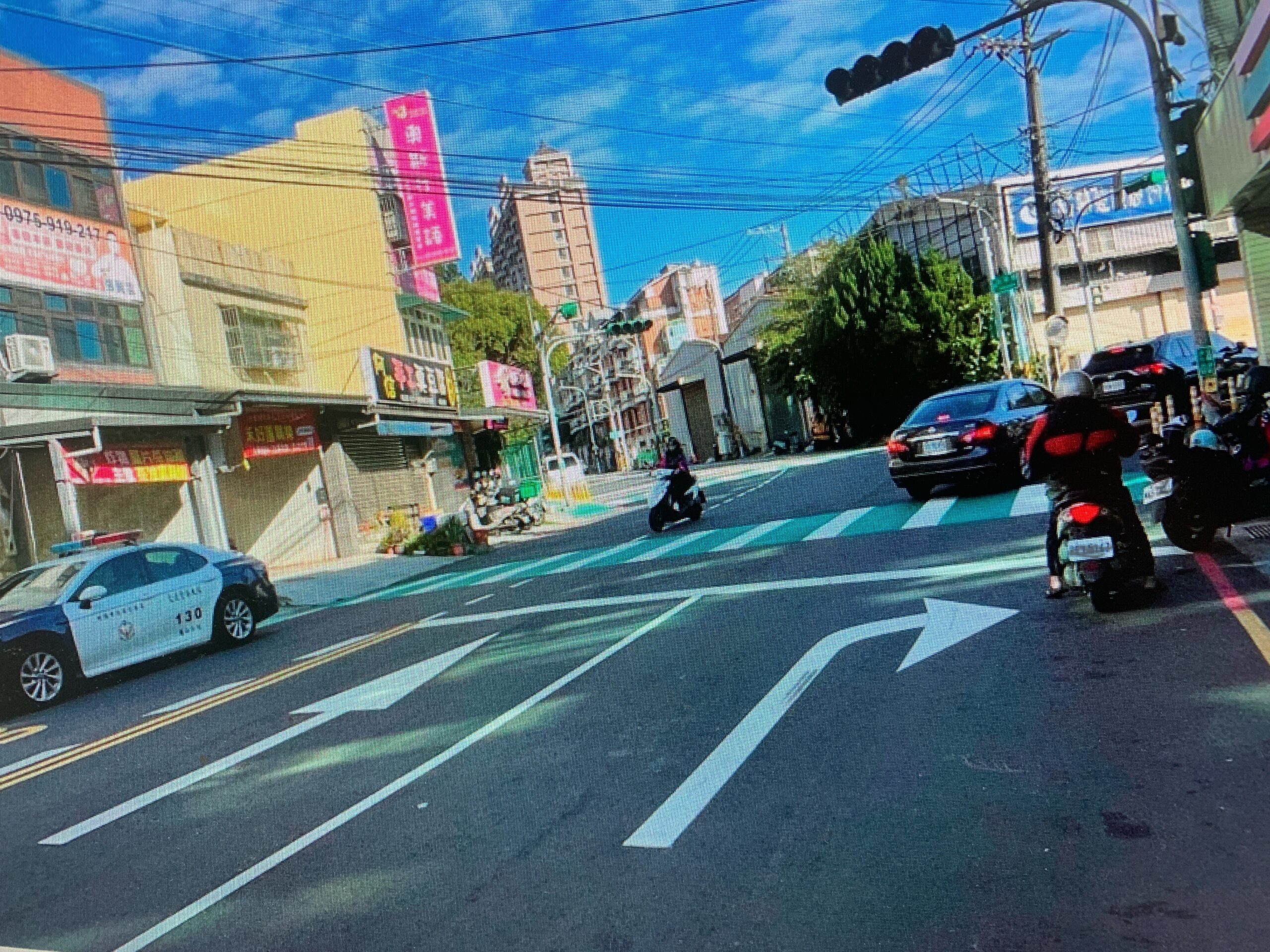 【有片】天冷火氣大!龜山2騎士擦撞演變全武行 超商前扭打在地