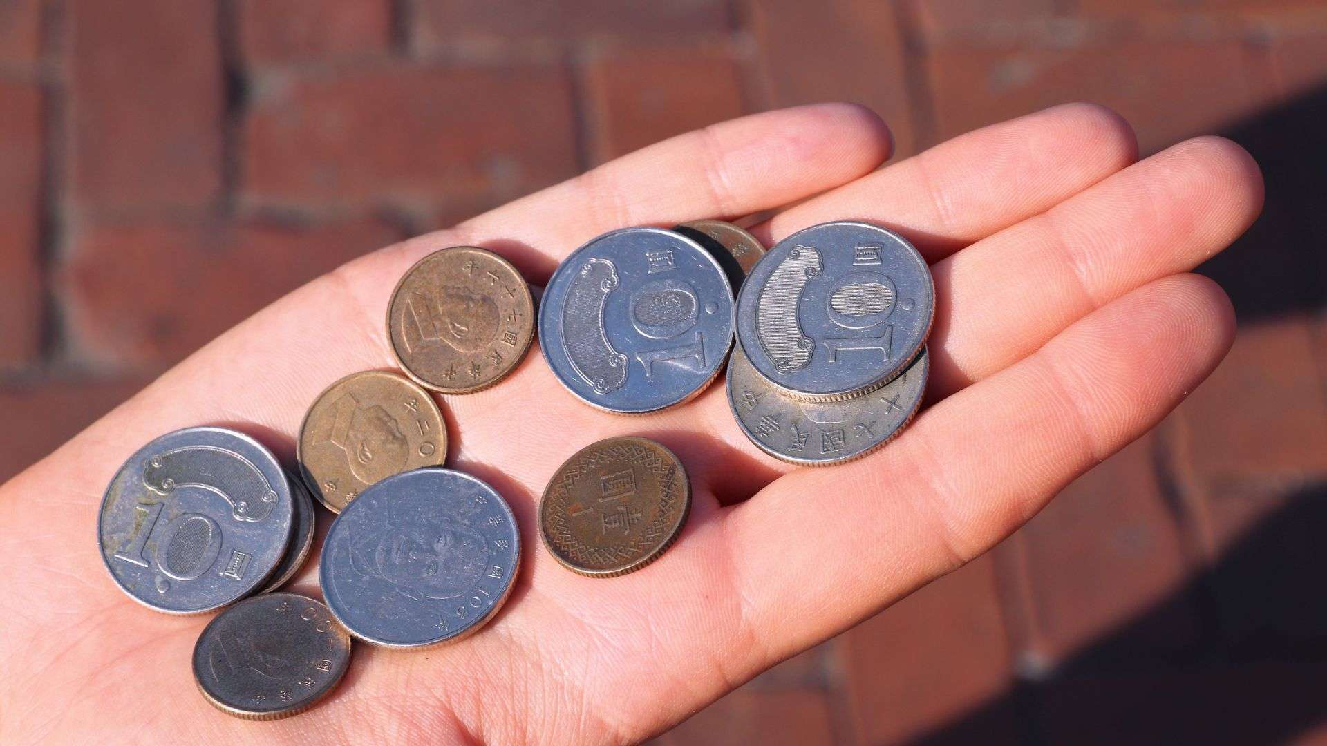 只有70元想買比薩!雲林爺手握硬幣「想獎勵考百分孫」 結局惹哭全網