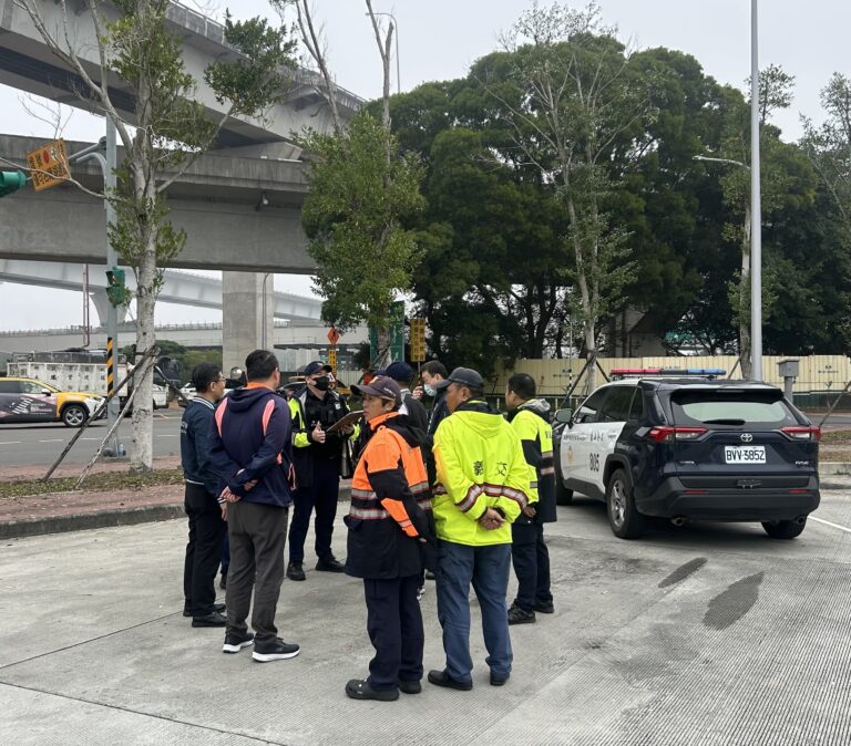 春節參拜車潮湧現 龜山警公布多處疏導與管制措施