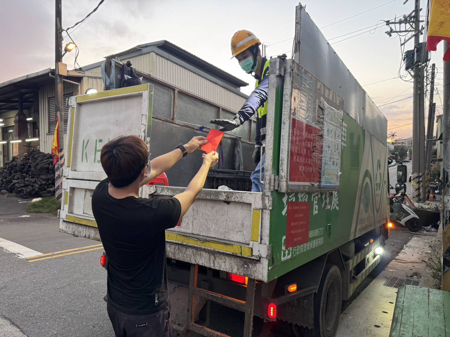 桃園環保局春節垃圾量暴增117% 出動近3000人收運 bhs5g45w4