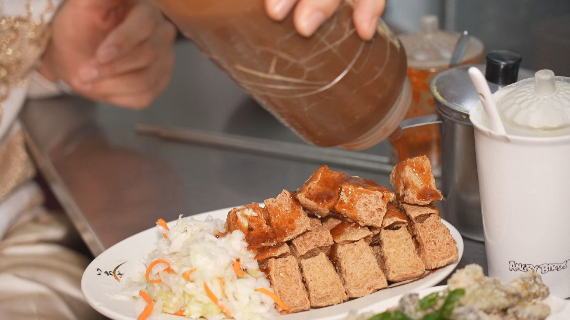 花蓮臭豆腐名店插旗北市…住戶控臭到拔頭髮 環保局曝裁罰紀錄