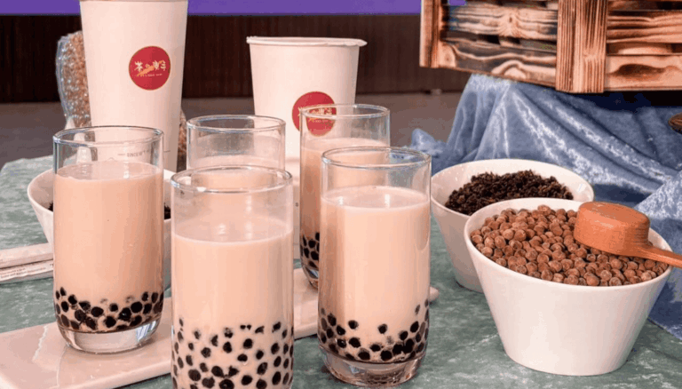 簡體文宣惹議!茶魔分店喊法律沒限制:為了流暢美感 總公司救火