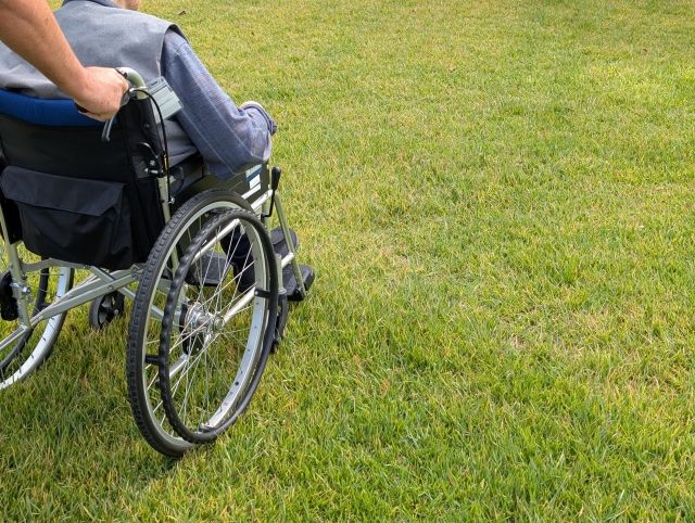 看護嫁人瑞遭質疑 巴毛律師:事實未明認定「粉紅收屍隊」不公