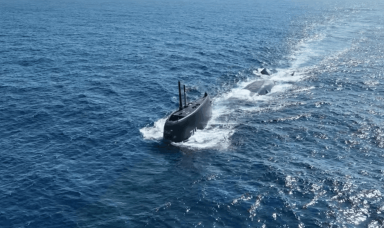 海鯤號淺水潛航過程曝光 賴清德感動、蔡英文讚從無到有