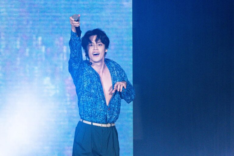 宮野真守無懼寒流短袖短褲登台　飛吻連發甜喊「你很可愛」