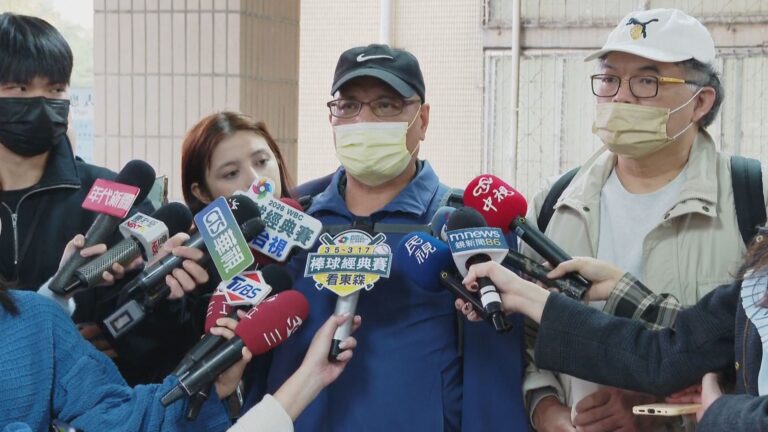 女毒蟲「沒有感到難過」被判死刑　殉職警父母、妻下跪磕頭淚謝法官