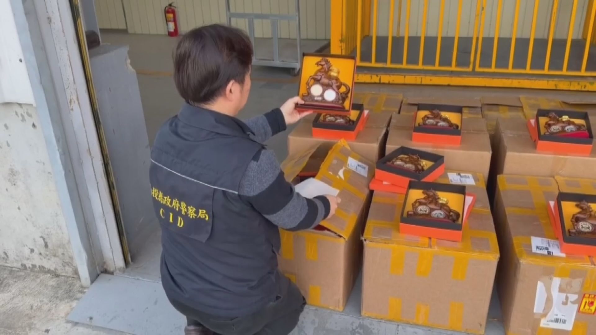 連假首日出遊潮!飯店推小家庭年菜2/想賺過年財!6旬婦找中國製造 賣紫南宮假錢母