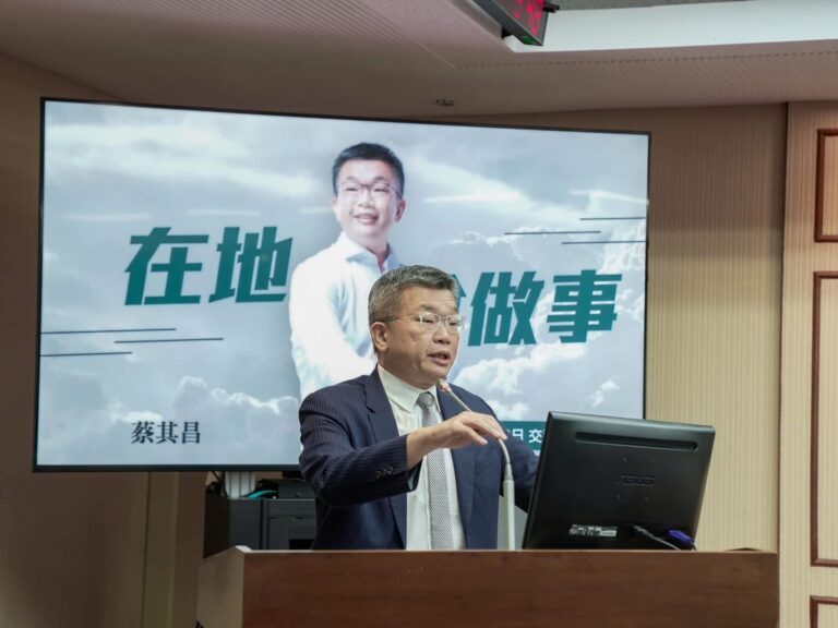 江啟臣訪星宇談台中機場願景　留言刷一排「謝謝蔡其昌」諷收割