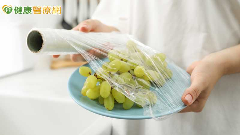食物包保鮮膜烹調、加熱恐溶出毒物 醫教4招避風險